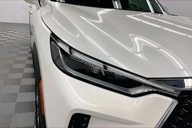 Used 2024 Majestic White INFINITI LUXE image 36