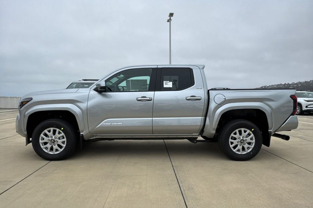 2025 Toyota Tacoma SR5 - Photo 7