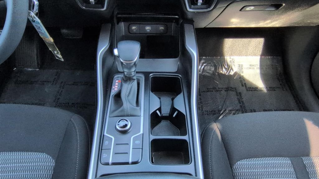 Used 2022 White Kia LX image 15