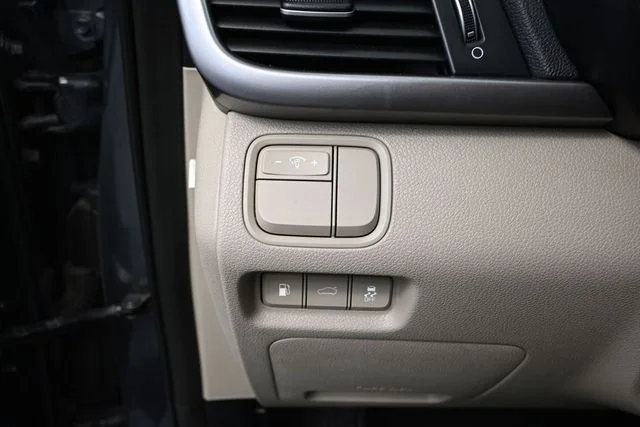 Used 2016 Green Kia LX image 24