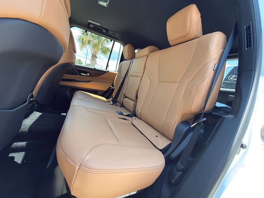New 2026 Eminent White Pearl Lexus LUXURY image 18