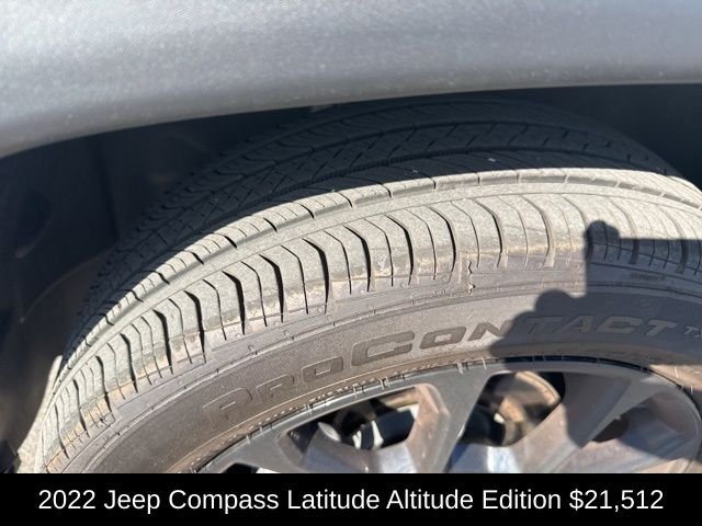 Used 2022 Bright White Clearcoat Jeep Latitude image 10