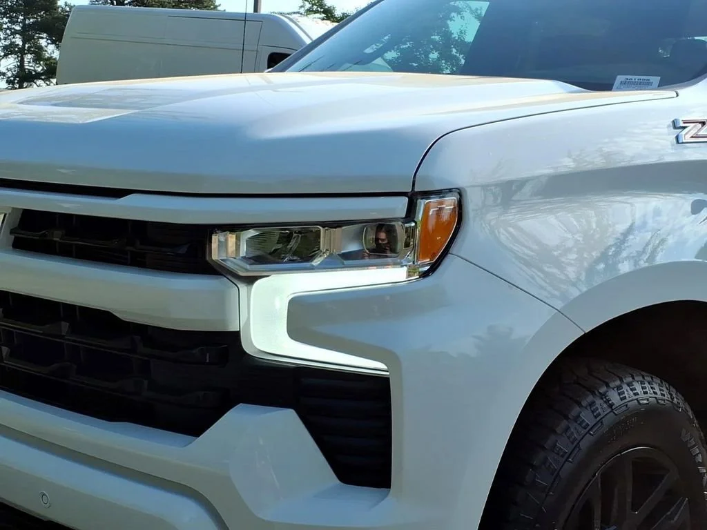 New 2026 Summit White Chevrolet RST image 26