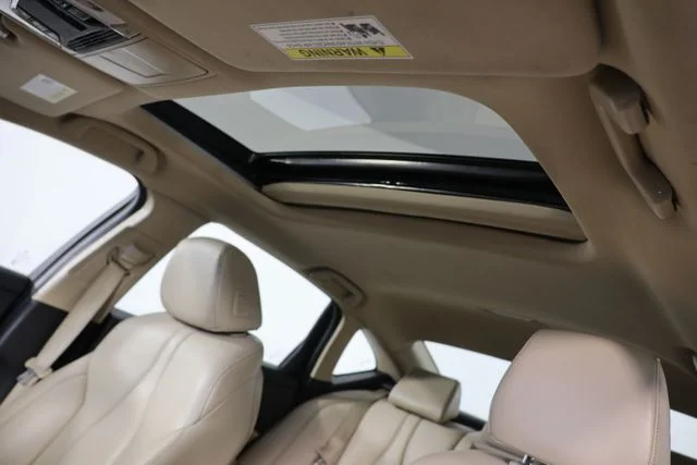 Used 2021 White Acura  image 19