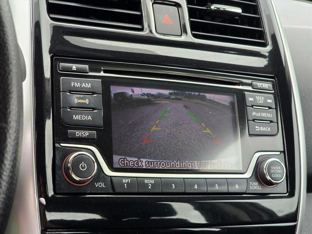 Used 2018 White Nissan 1.6 SV image 5