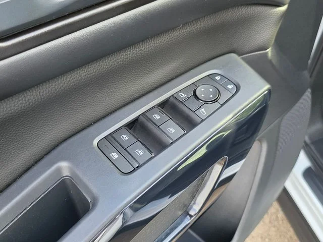 2025 Nissan Pathfinder SV - Photo 20