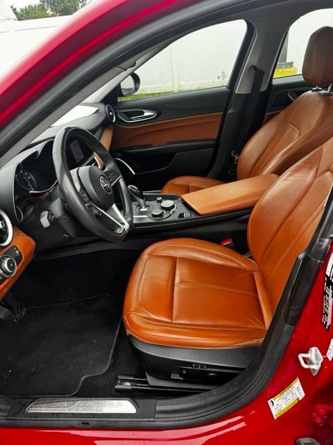 Used 2018  Alfa Romeo  image 12