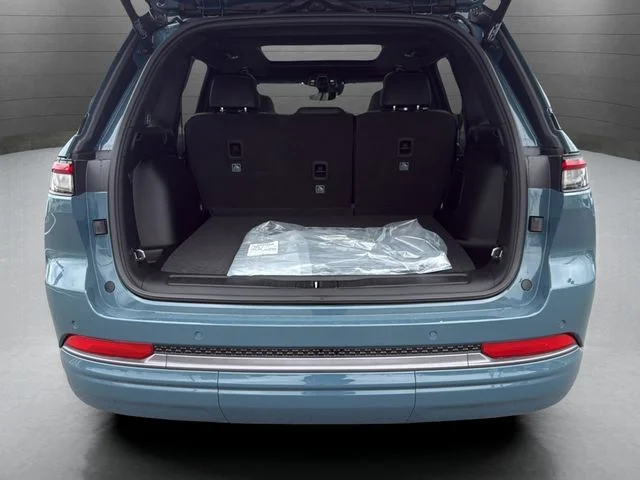 New 2026 Steel Blue Exterior Paint Jeep Limited Reserve image 9
