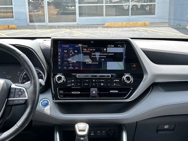 Used 2022 Gray Toyota Platinum image 27