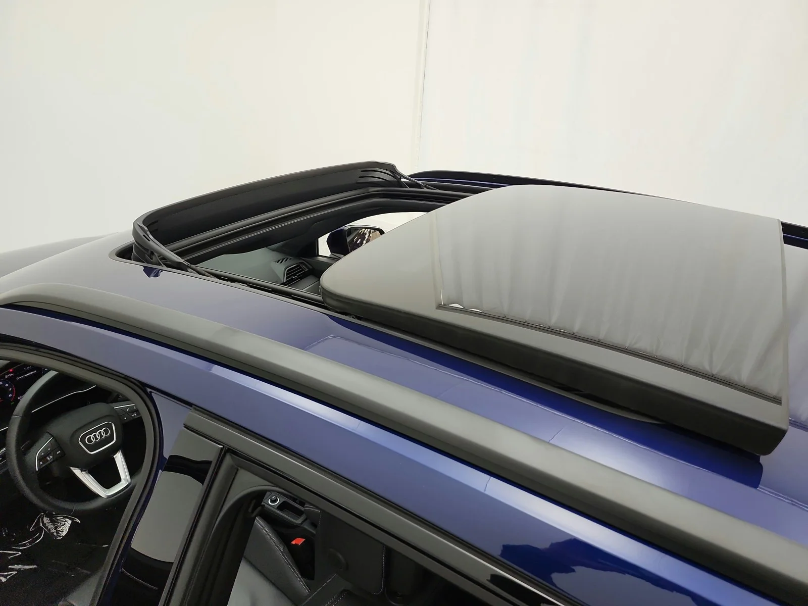 Used 2025 Navarra Blue Metallic Audi S line Premium image 15