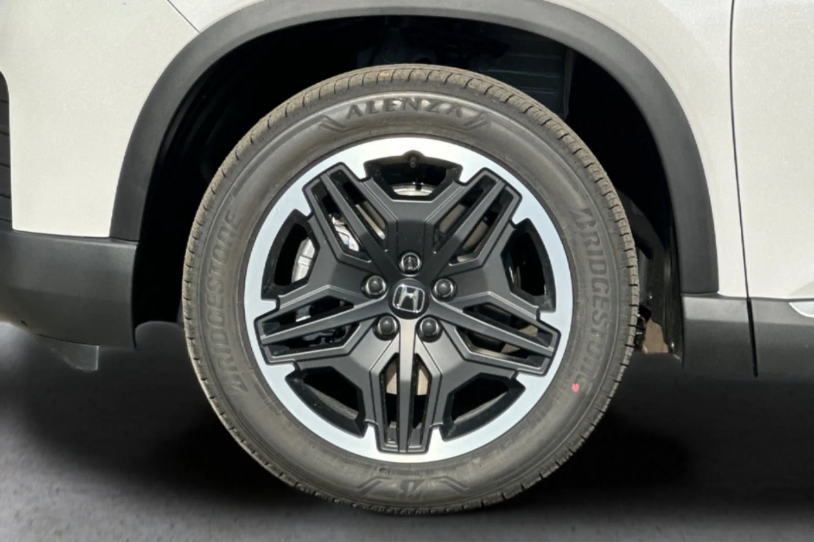 New 2026 Platinum White Pearl Honda AWD Touring image 35