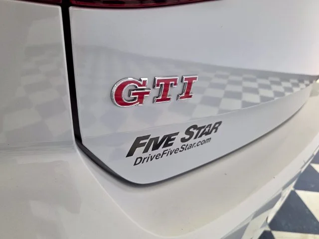 Used 2019  Volkswagen 2.0T SE image 6