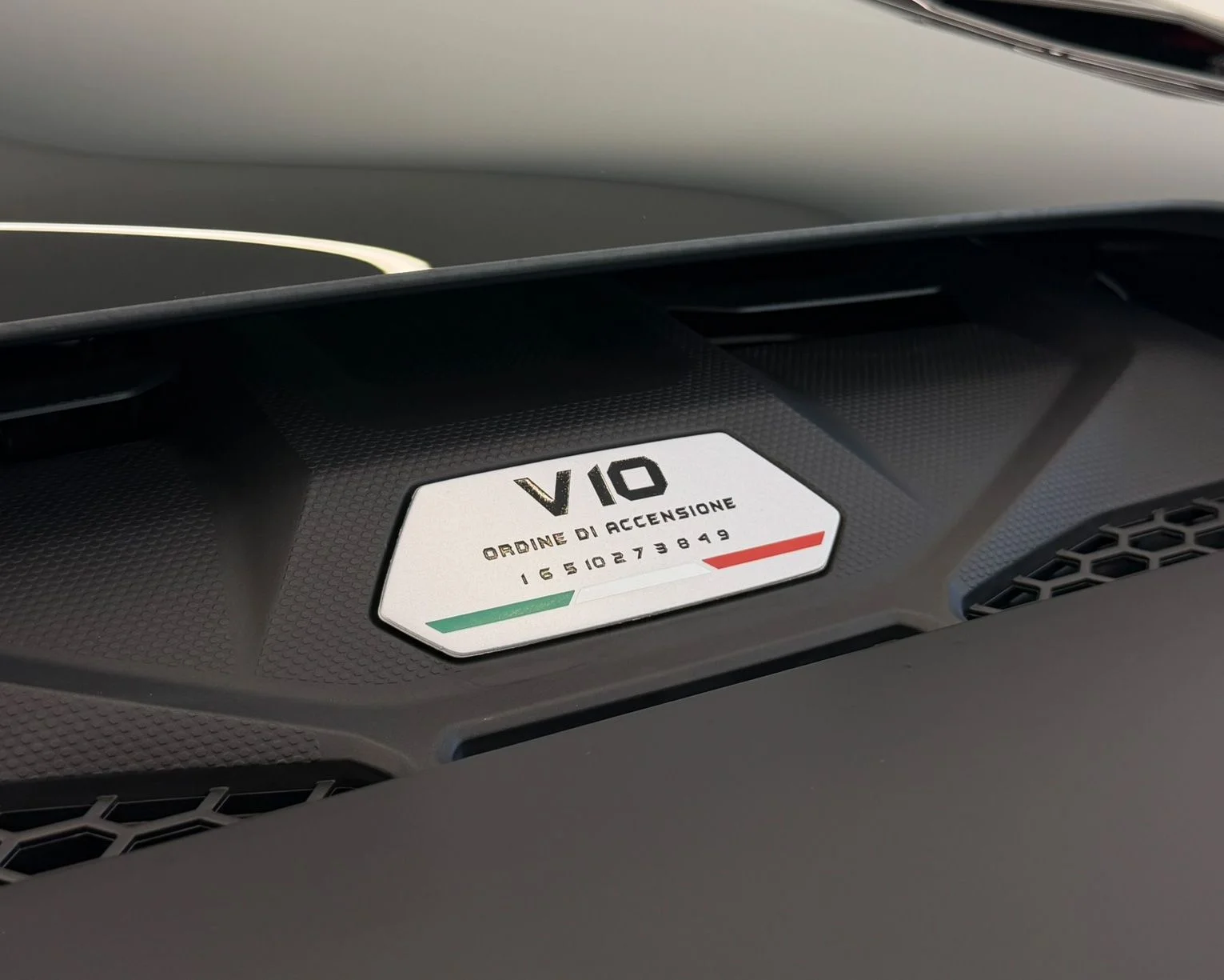 Used 2022  Lamborghini Base image 42