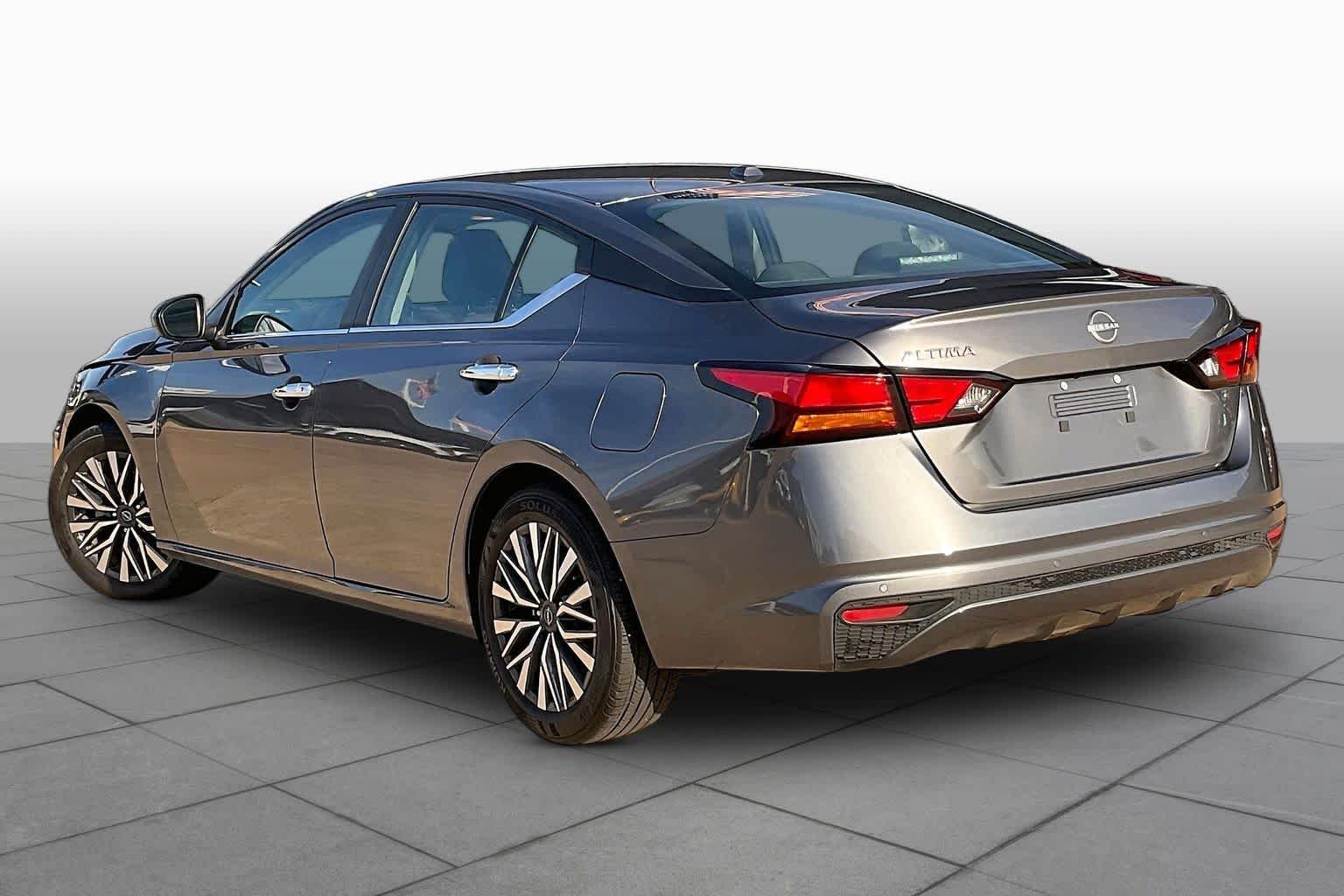Used 2025 Gun Metallic Nissan SV image 10