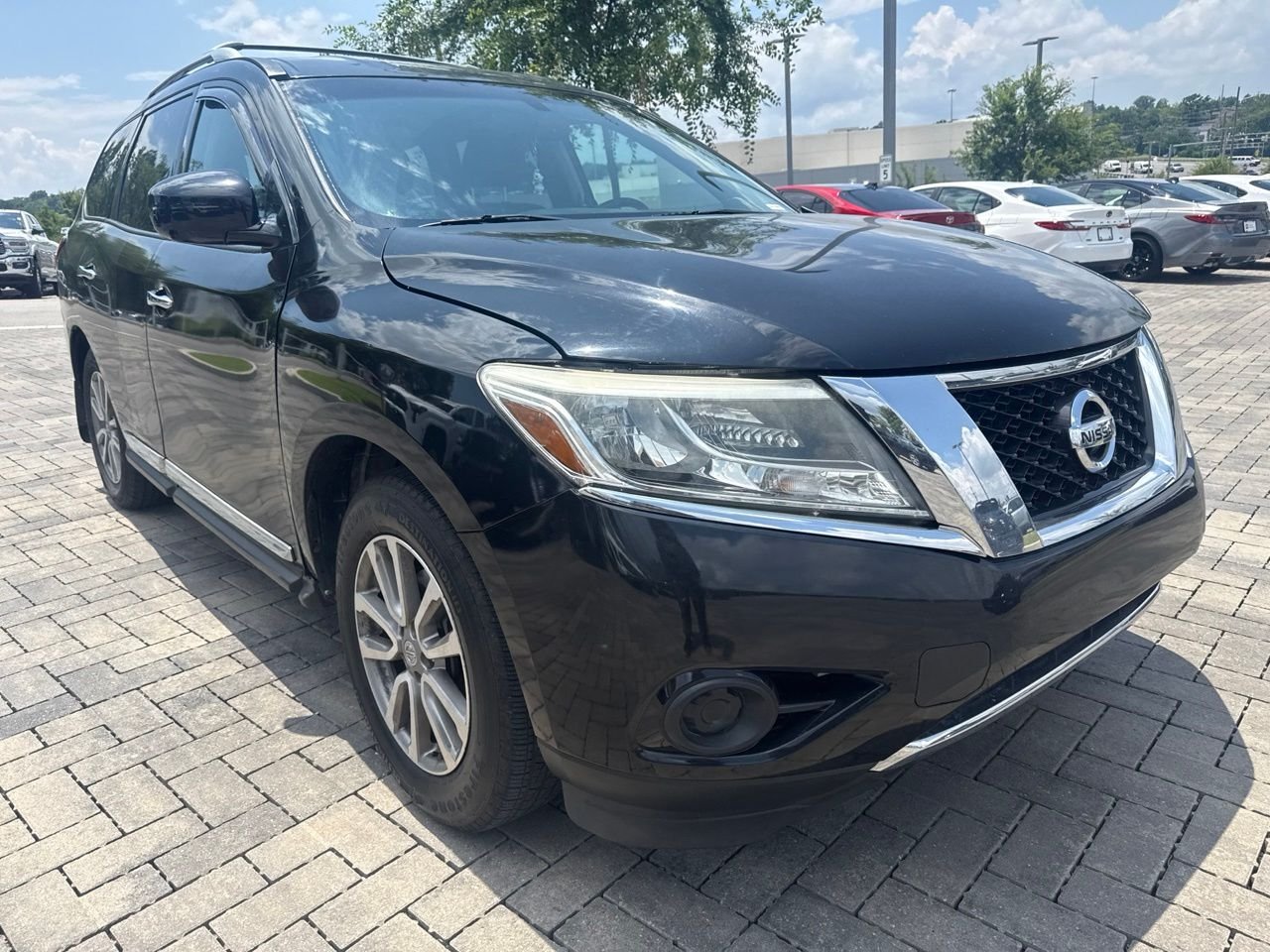 Used 2015 Black Nissan SL image 6