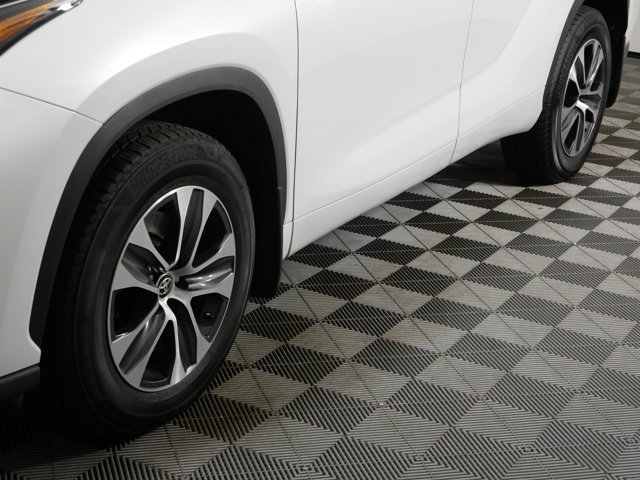 Used 2023 Wind Chill Pearl Toyota XLE image 2