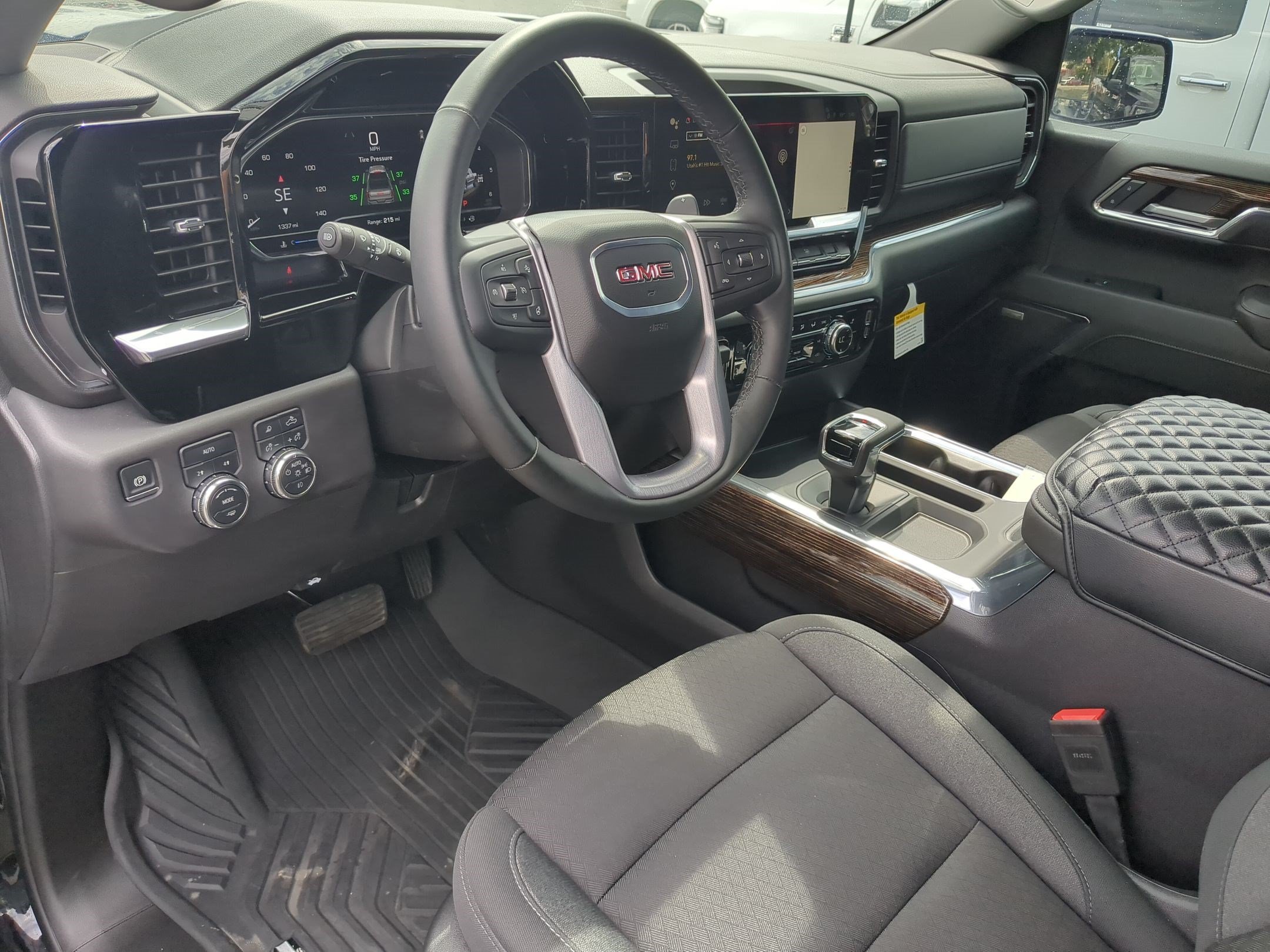 Used 2024 Onyx Black GMC Elevation image 15