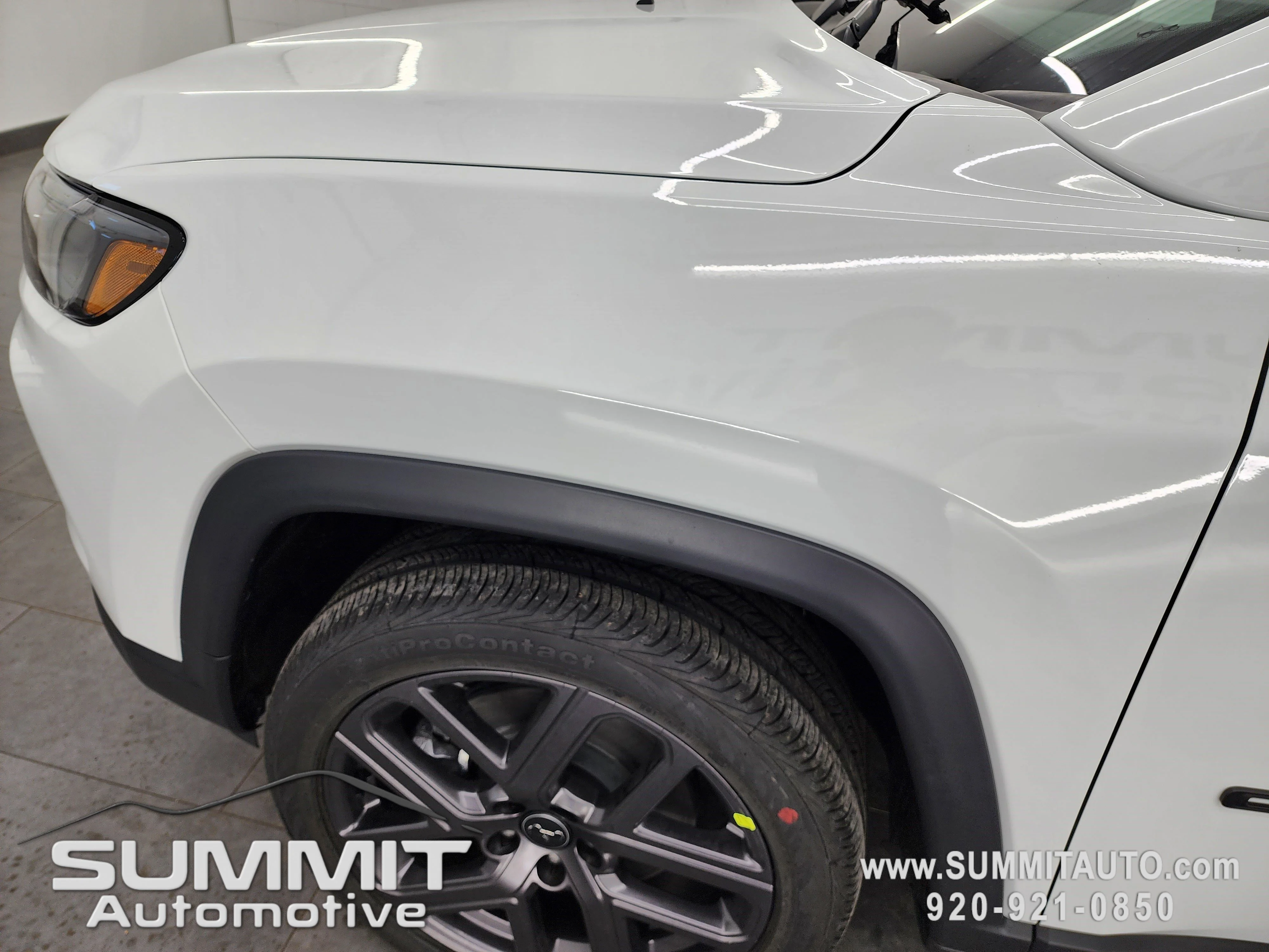 New 2026 Bright White Clear-Coat Exterior Paint Jeep Latitude image 35