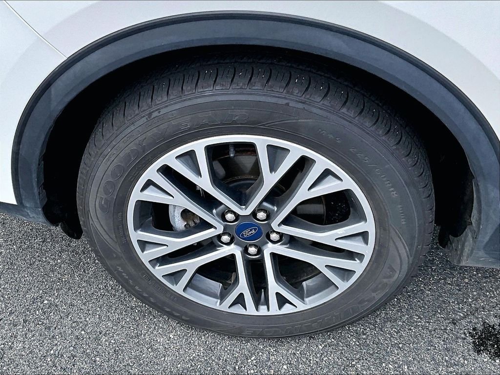 Used 2020 White Metallic Ford SEL image 7