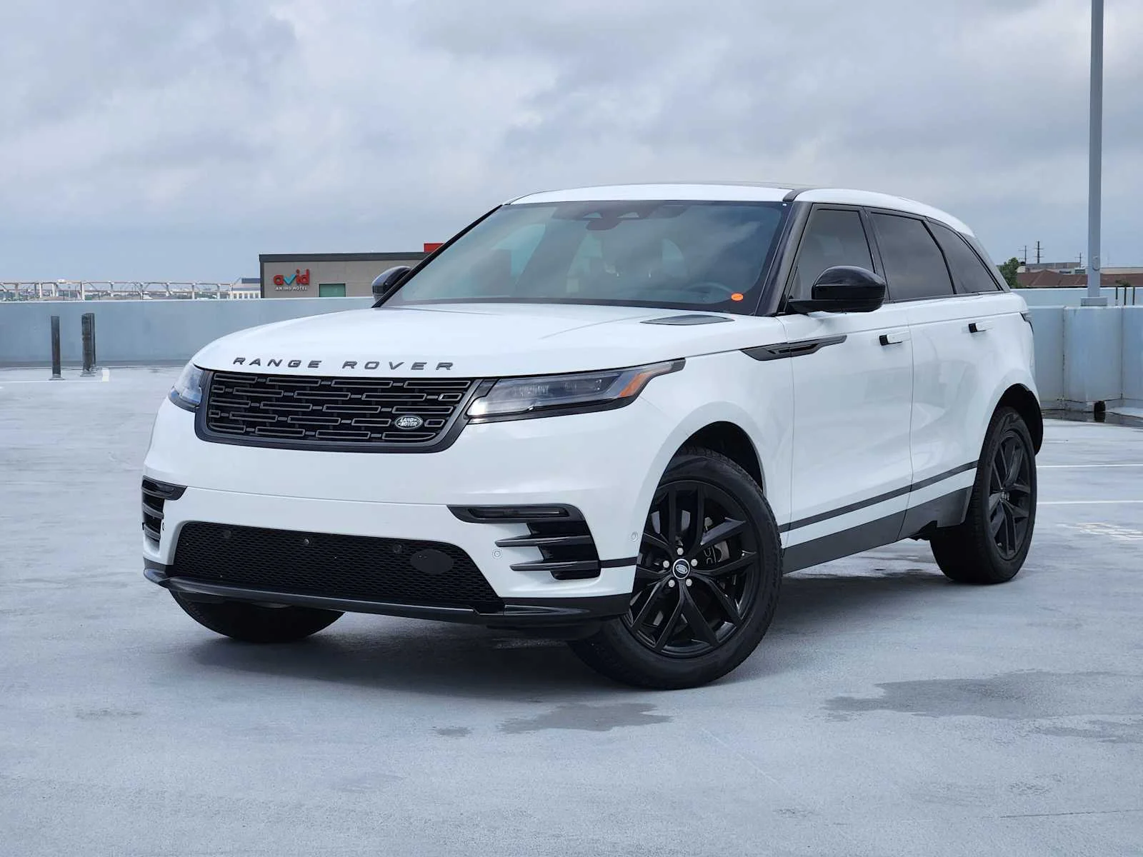2026 Land Rover Range Rover Velar P250 Dynamic SE's photo