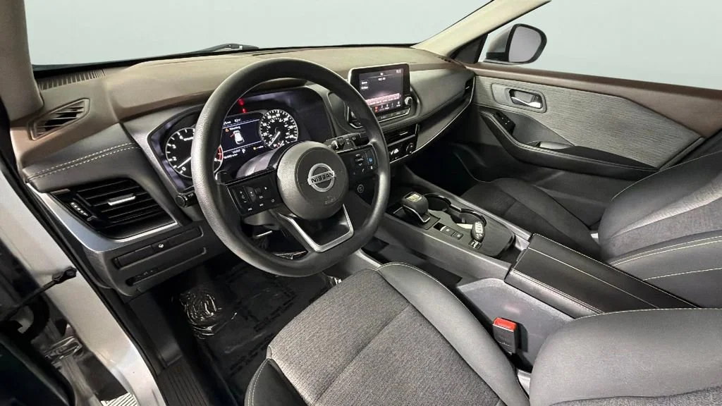Used 2021 Silver Nissan SV FWD image 18