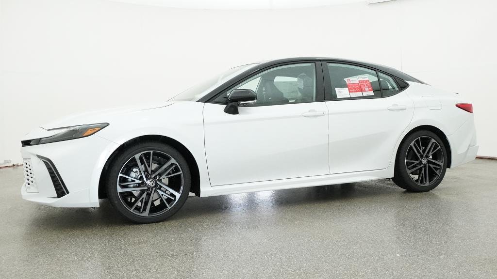 New 2026 Wind Chill Pearl with Midnight Black Metallic roof Toyota XSE image 15