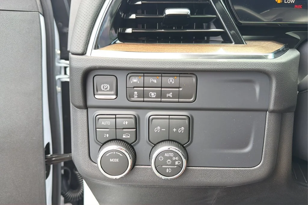 New 2026 Polar White Tricoat Chevrolet High Country image 29