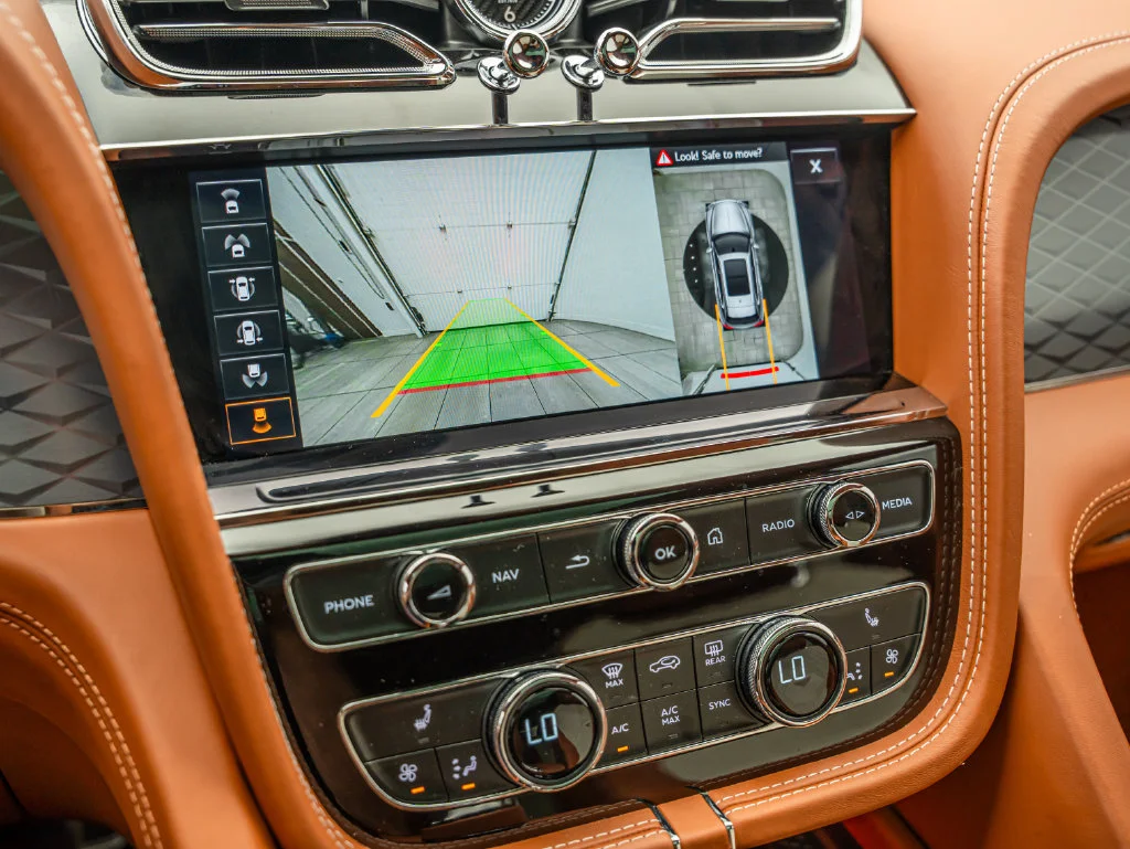 Used 2022 White Bentley V8 image 35