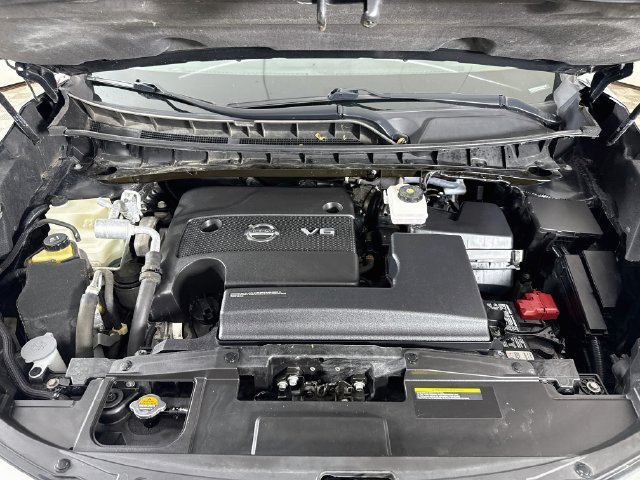 Used 2021 Black Nissan S image 27
