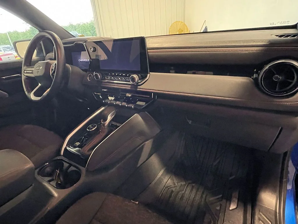 Used 2024 Blue Chevrolet Z71 image 30