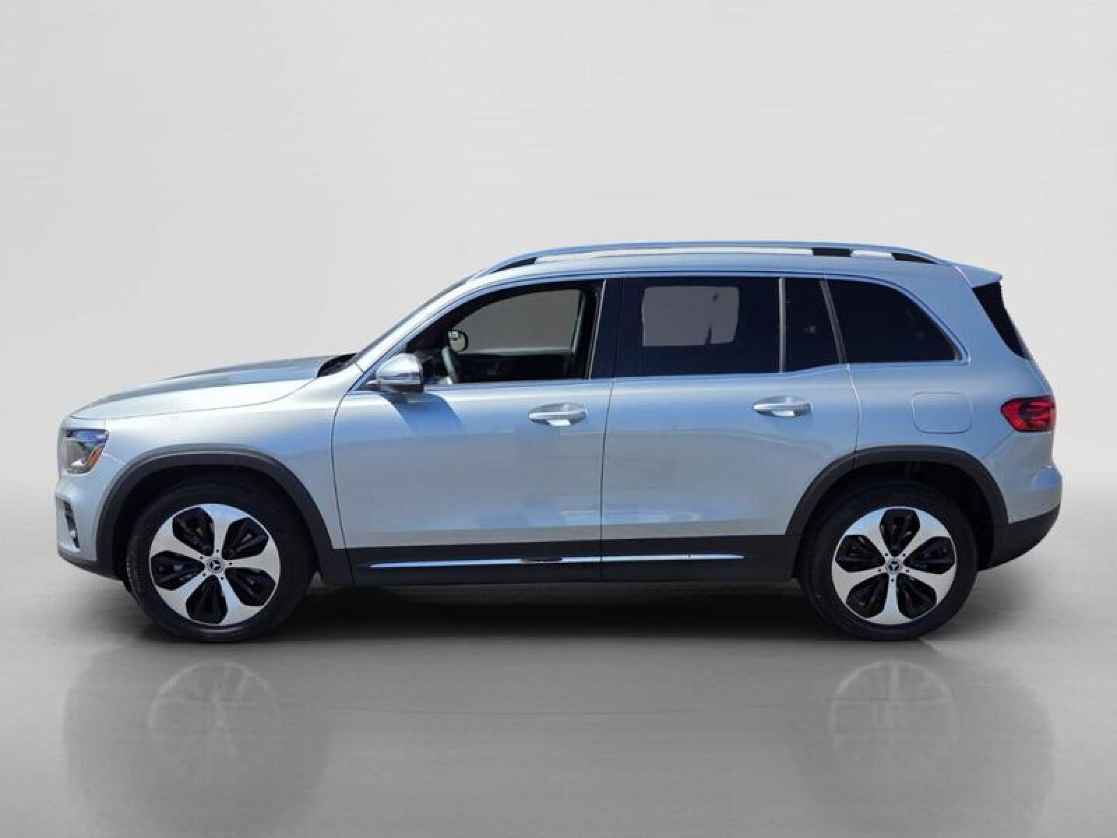 New 2026 Cirrus Silver Metallic Mercedes-Benz GLB 250 SUV image 2