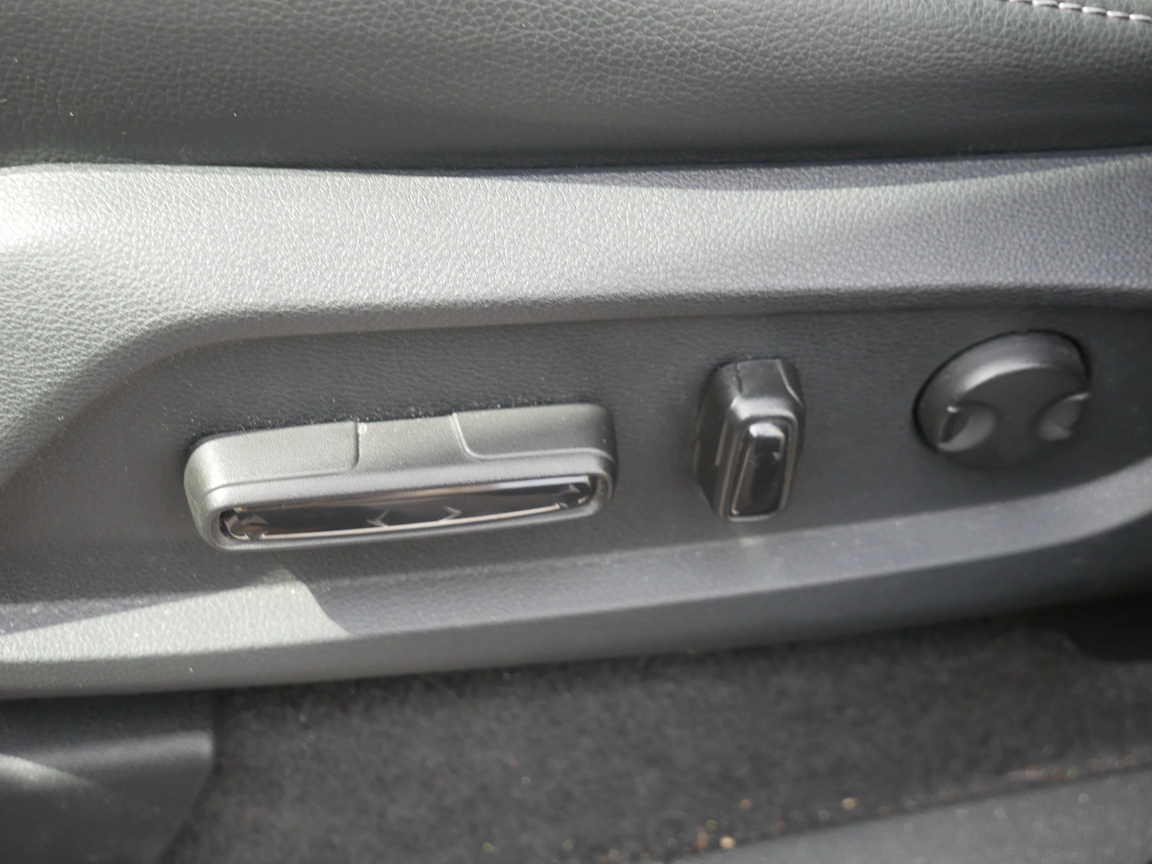 Used 2023 Platinum White Pearl Honda EX-L 8 Passenger image 21