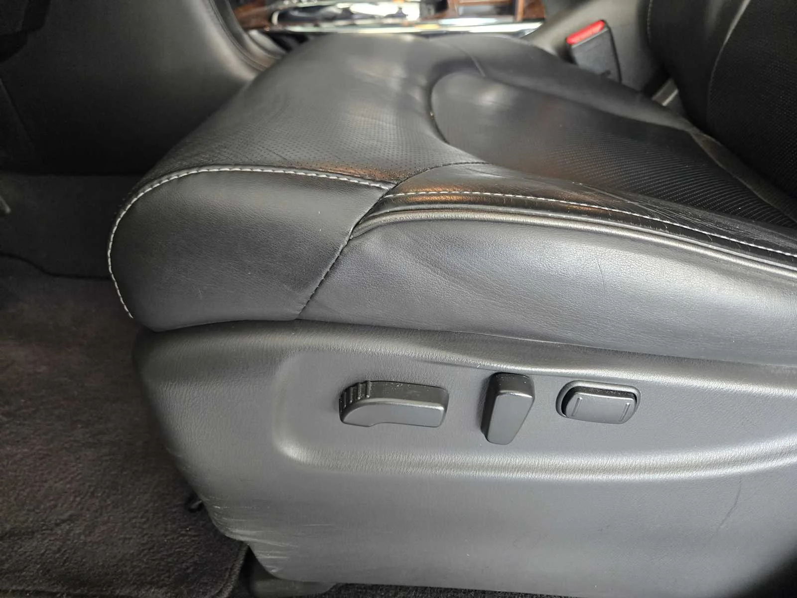 Used 2018 Champagne Quartz INFINITI  image 22