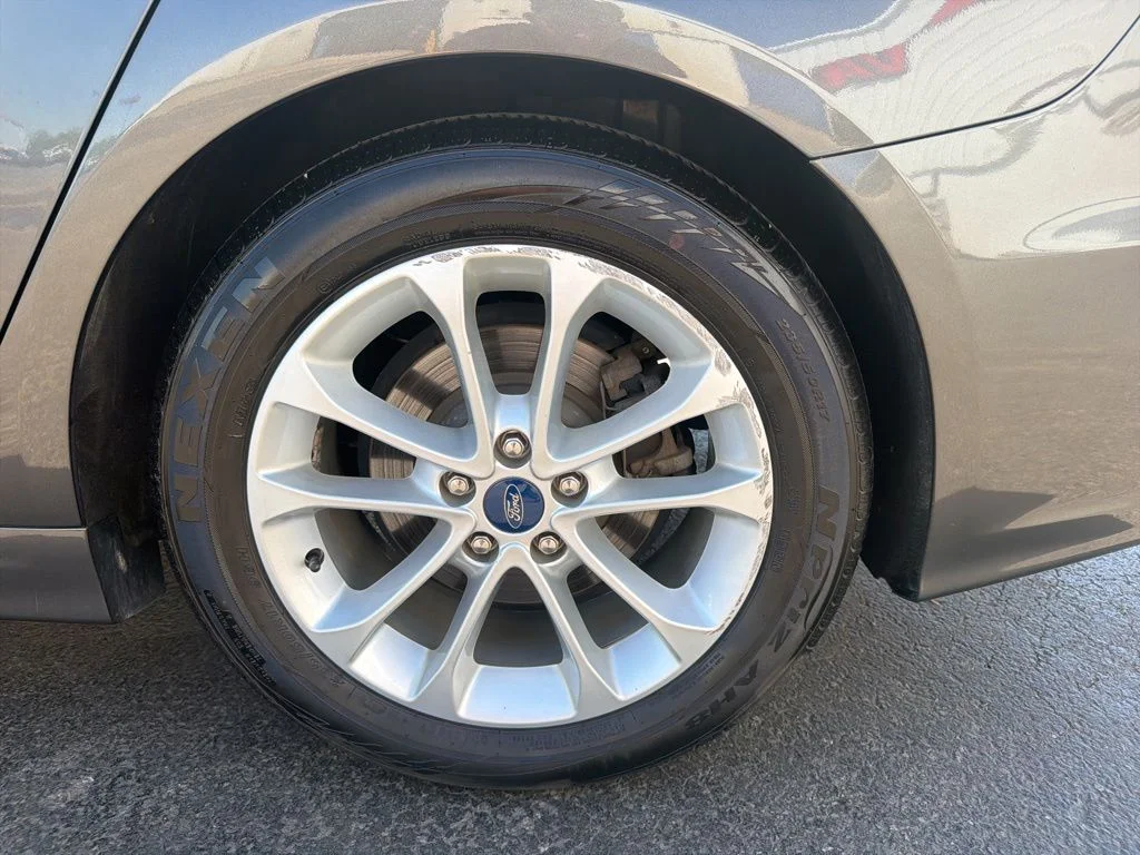 Used 2019 Gray Ford SE image 48