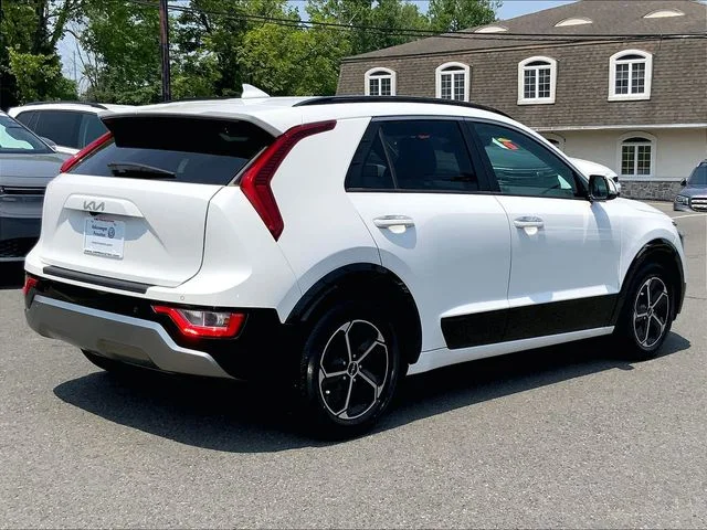 Used 2023 White Kia SX image 7