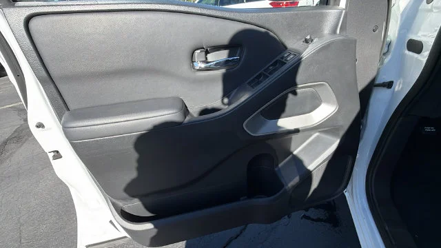 Used 2022 Glacier White Nissan SV image 19