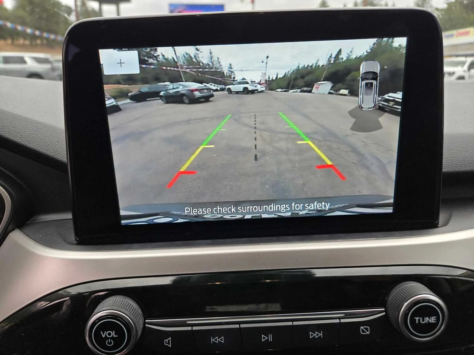 Used 2020  Ford SEL image 12