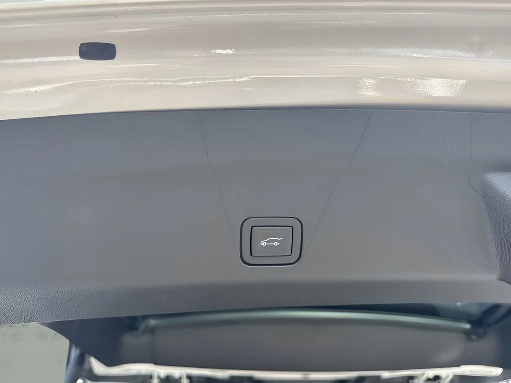 Used 2025 Crystal White Tricoat Cadillac Sport Platinum image 35