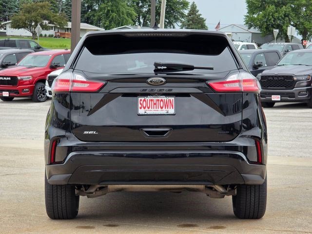 Used 2022 Black Metallic Ford SE image 6