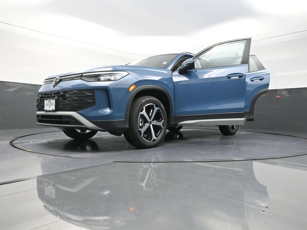 New 2026 Blue Volkswagen 2.0T SE image 32
