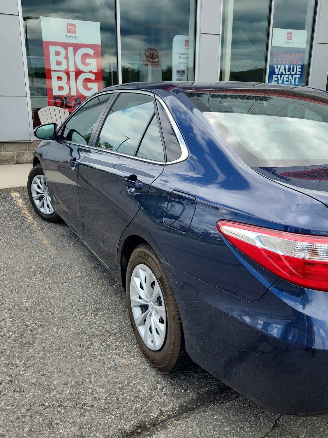 Used 2015 Parisian Night Pearl Toyota LE image 4