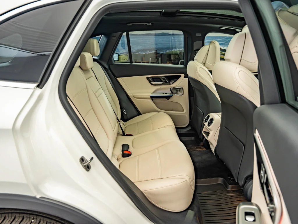 Used 2026 Polar White Mercedes-Benz GLC 300 image 35