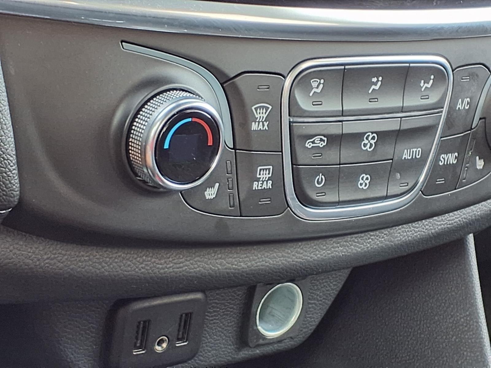 Used 2022 Silver Ice Metallic Chevrolet LT Cloth image 5