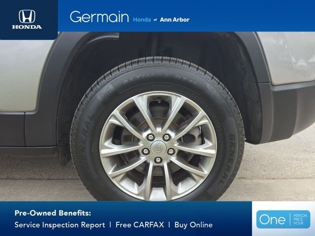 Used 2020 Billet Silver Metallic Jeep Latitude Plus image 31