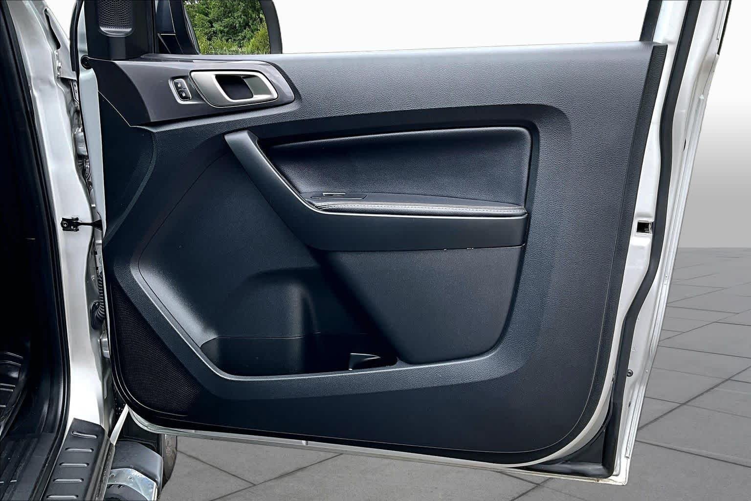 Used 2019 Ingot Silver Ford LARIAT image 23