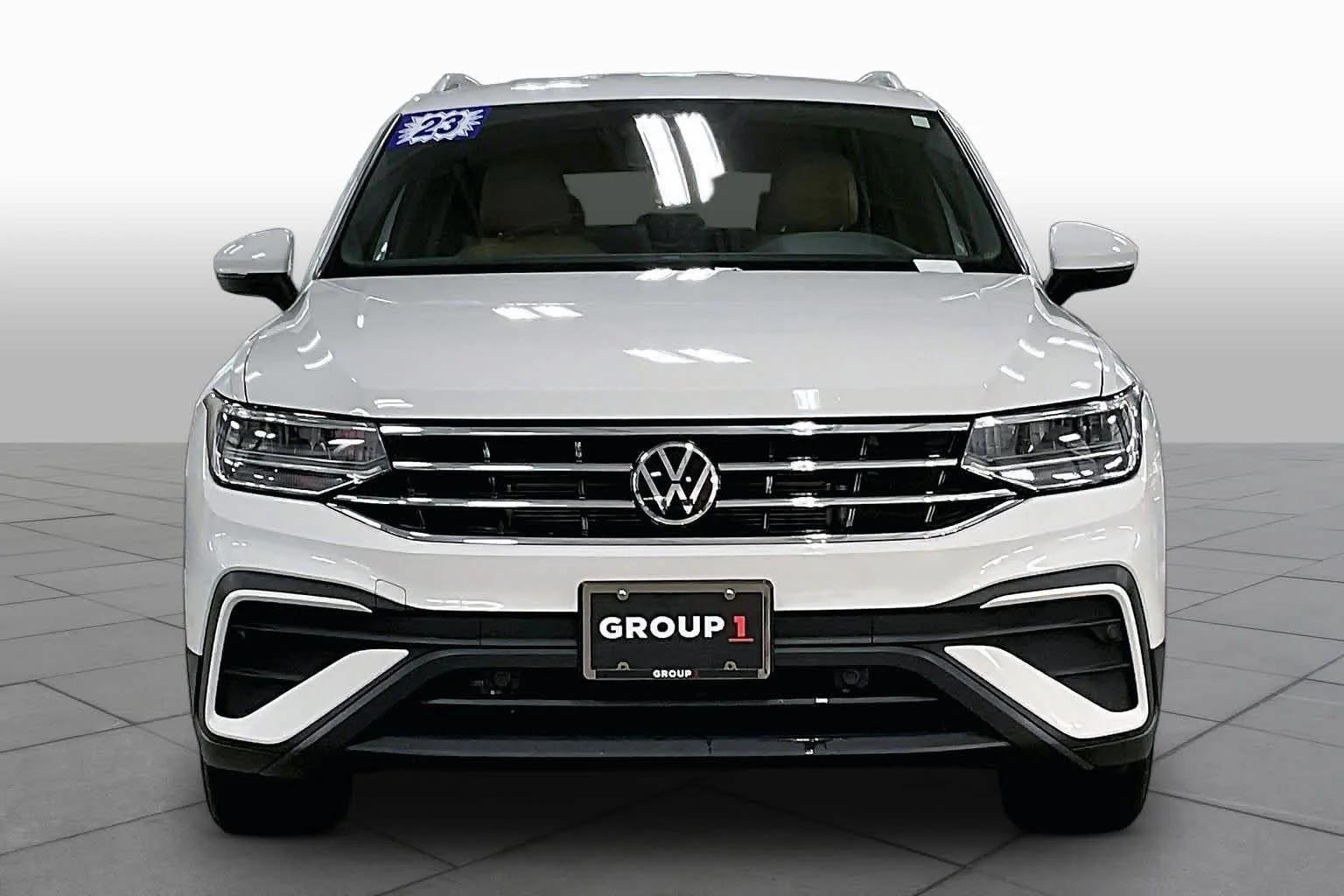 Used 2022 Pure White Volkswagen SE image 4