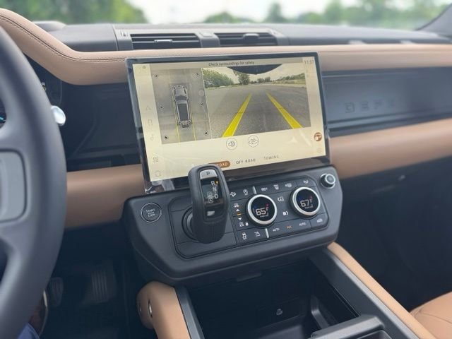 New 2026 Woolstone Green Land Rover X-Dynamic SE image 17