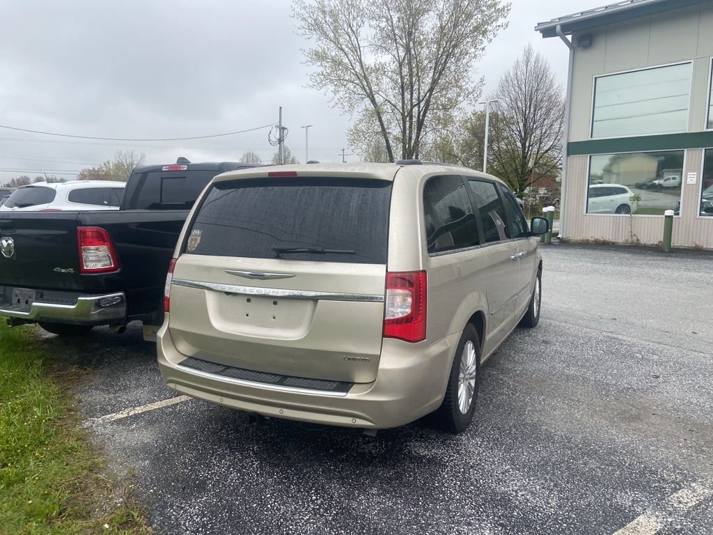 Used 2014 Cashmere/Sandstone Pearlcoat Chrysler Limited image 5