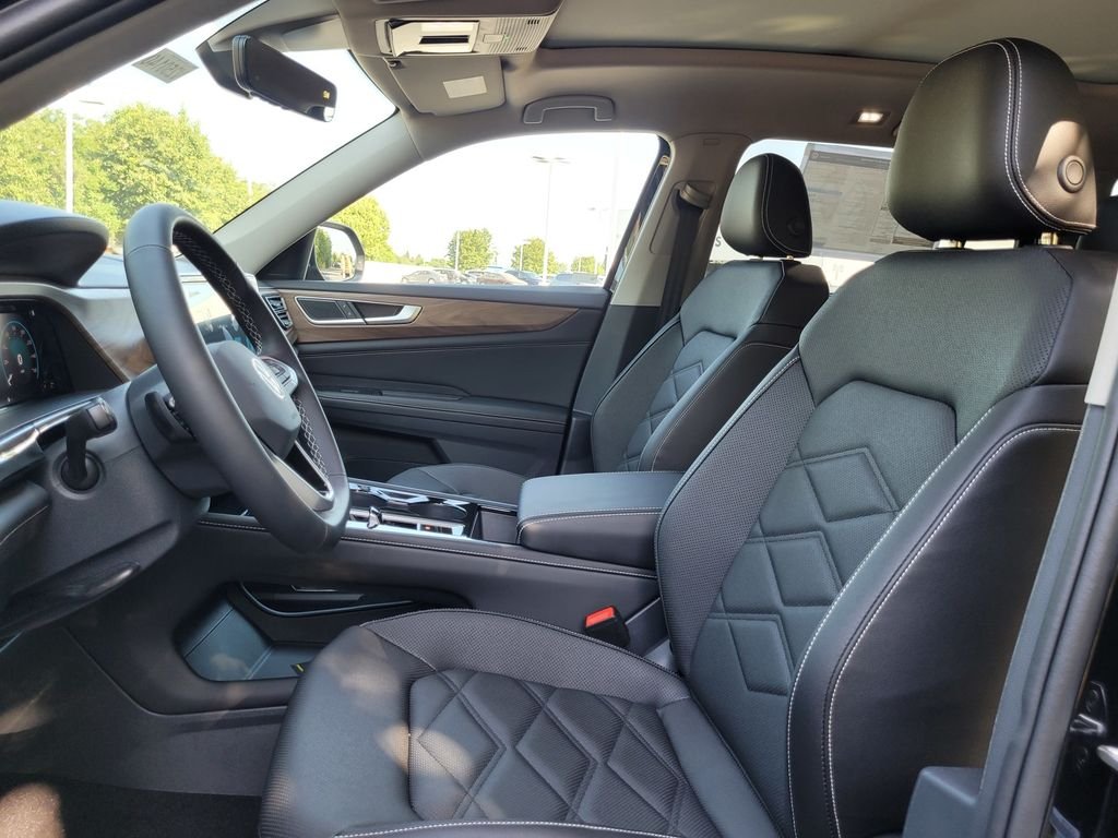 2025 Volkswagen Atlas SE w/Tech - Photo 11