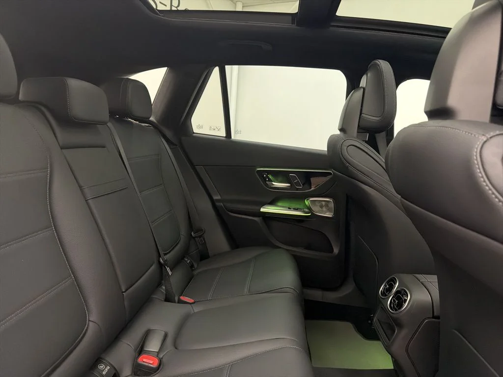 Used 2026 White Mercedes-Benz GLC 300 image 26